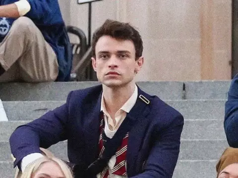 Paradise | Dan Fogelman dá detalhes do personagem de Thomas Doherty no 2º ano