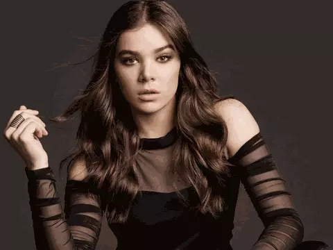 Hailee Steinfeld gostaria de interpretar Batgirl no cinema