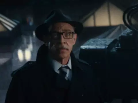 J.K. Simmons explica corpo malhado na época de Liga da Justiça