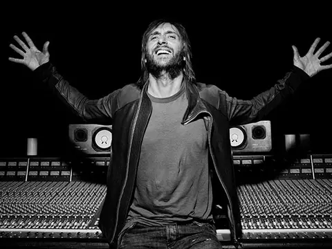 David Guetta | Nova música em parceria com Showtek pode ser cópia de Gesaffelstein - ouça