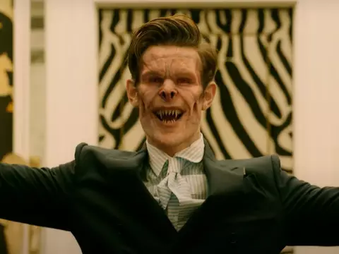 Matt Smith reage ao saber que Keanu Reeves assistiu Morbius em um voo