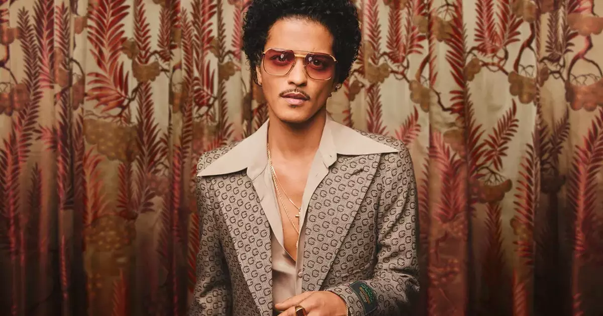 Música Bruno Mars lança novo disco; escute The Romantic1 min de leitura Felipe Rocha