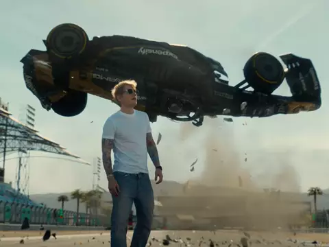 Ed Sheeran em clipe de "Drive" (Reprodução)