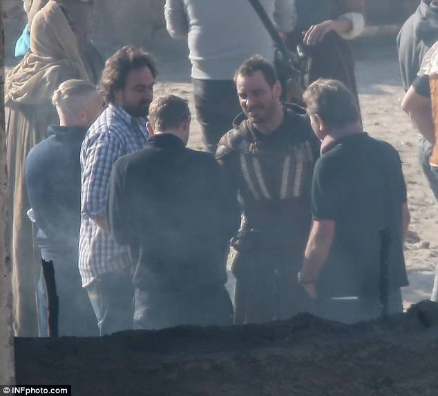 Assasssin's Creed - Reveladas novas imagens de Michael Fassbender no set de  filmagens!