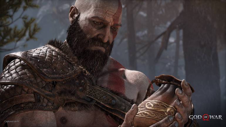Kratos encontra um item.