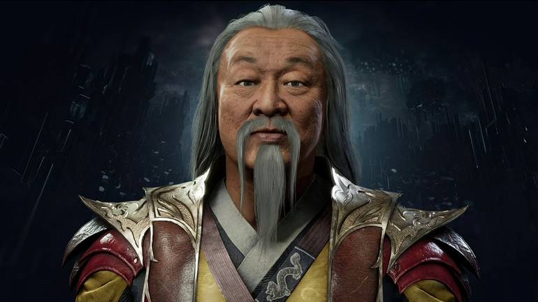 Shang Tsung com cabelos longos grisalhos.