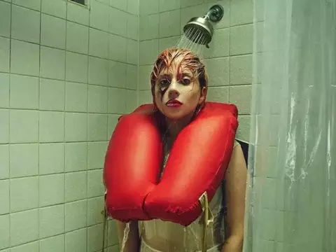 Lady Gaga - Harlequin (Reprodução)