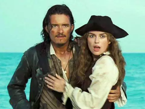 Orlando Bloom e Keira Knightly em Pirates do Caribe (Disney/Reprodução)