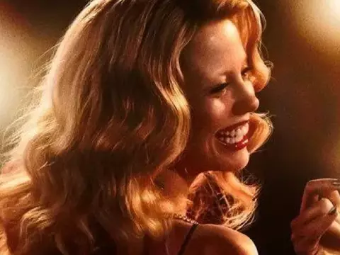 Mia Goth no pôster de MaXXXine (Reprodução)