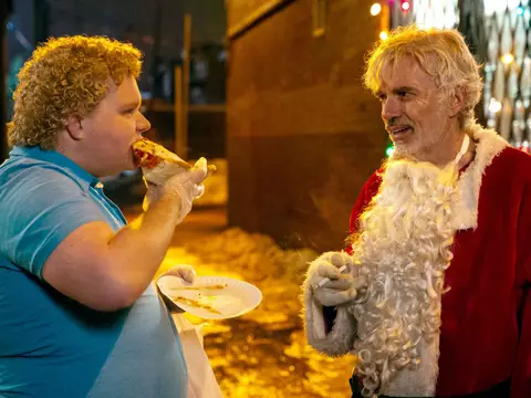 Papai Noel às Avessas 2 | Billy Bob Thornton xinga pessoas na rua em trailer para maiores