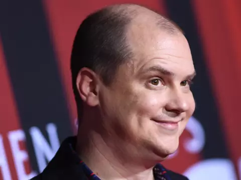 Mike Flanagan anuncia fim de filmagens da série de Carrie, A Estranha