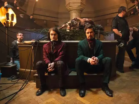 Victor Frankenstein | James McAvoy aparece com o criador do monstro em novas fotos do set