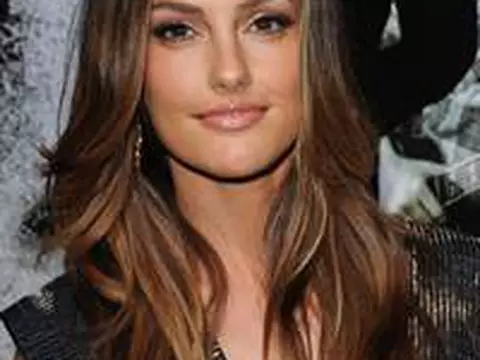 Minka Kelly se junta a série sobre policias robôs de J.J. Abrams
