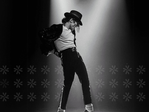 Cinebiografia de Michael Jackson Enfrenta Desafios com Roteiro e Distribuição