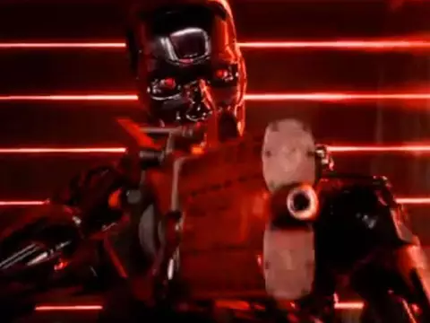 O Exterminador do Futuro: Gênesis | Arnold Schwarzenegger aparece vestido como o personagem em convenção