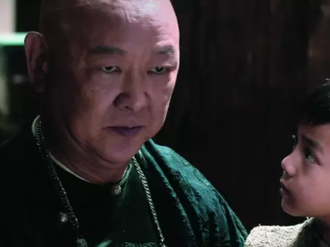 Jimmy Wang Yu (à esq.) em cena de Dragão (2011) (Reprodução)