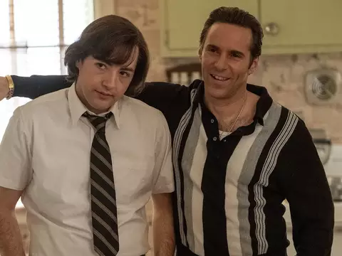 Michael Gandolfini e Alessandro Nivola em The Many Saints of Newark (HBO Max/Divulgação)