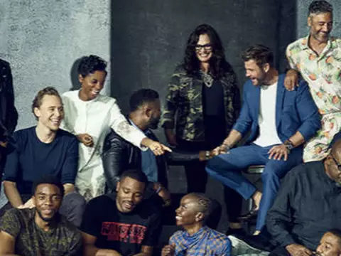 Elencos de Thor: Ragnarok e Pantera Negra se reúnem em fotos na SDCC