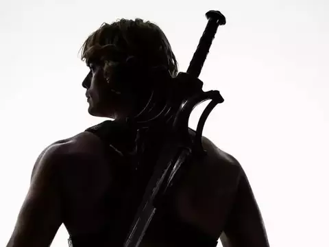 Nicholas Galitzine fala sobre mudança física para viver He-Man; leia