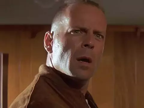 Bruce Willis em cena de Pulp Fiction, sua última colaboração com Tarantino (Reprodução)