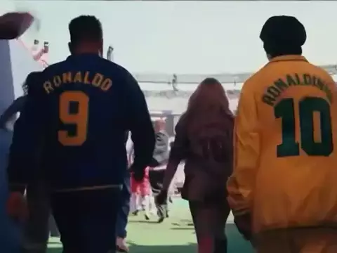 Madonna homenageia Brasil na Copa do Mundo com Ronaldinho e Fenômeno