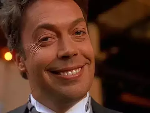 Tim Curry em Esqueceram de Mim 2 (Reprodução)