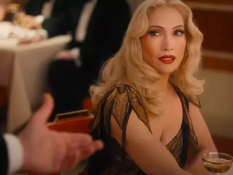 Jennifer Lopez em O Beijo da Mulher Aranha (Reprodução)