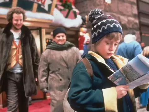 Macaulay Culkin, Joe Pesci e Daniel Stern em Esqueceram de Mim (20th Century Fox/Reprodução)