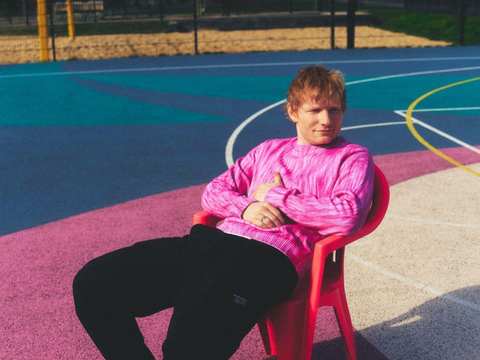 Ed Sheeran Revela Single 'Old Phone' e Anuncia Lançamento do Álbum 'Play' para Setembro