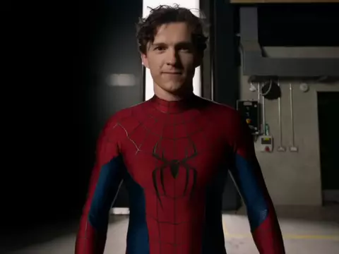 Foto de Tom Holland nos bastidores de Homem-Aranha: Um Novo Dia