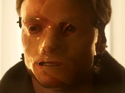 Foto do Cara-de-Barro, tradicional vilão do Batman, em seu filme da DC/Warner/Reprodução