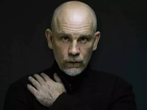 John Malkovich virá ao Brasil com espetáculo teatral, veja datas