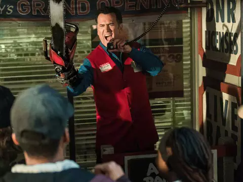 Ash vs. Evil Dead | Ash aproveita a fama em foto da 3ª temporada