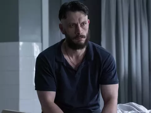 Foto de Richard Gadd, o criador de Bebê Rena, na série Pela Metade/HBO/Reprodução