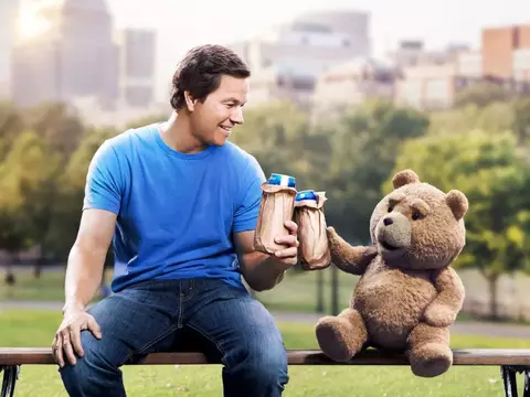 Ted ganhará sequência em animação com retorno de Mark Wahlberg