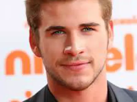 Paranoia | Harrison Ford, Gary Oldman e Liam Hemsworth no elenco de thriller de espionagem empresarial