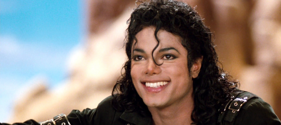 Cinebiografia de Michael Jackson enfrenta desafios e adiciona 22 dias de filmagens