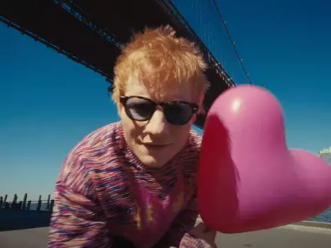 Ed Sheeran lança novo single, Azizam; assista ao clipe
