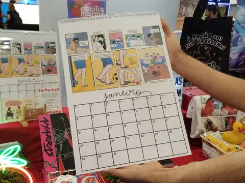 CCXP23 | HQs em todos os formatos: música, calendário, baralho, boneco...