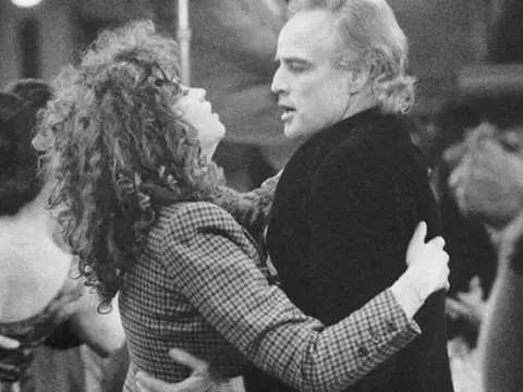 Maria Schneider e Marlon Brando em cena de Último Tango em Paris (Reprodução)