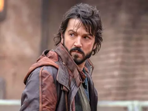 Diego Luna como Andor (Reproducción)