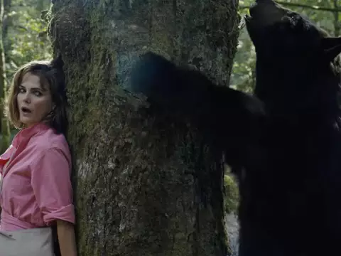 Keri Russell em Urso do Pó Branco (Universal Pictures/Reprodução)